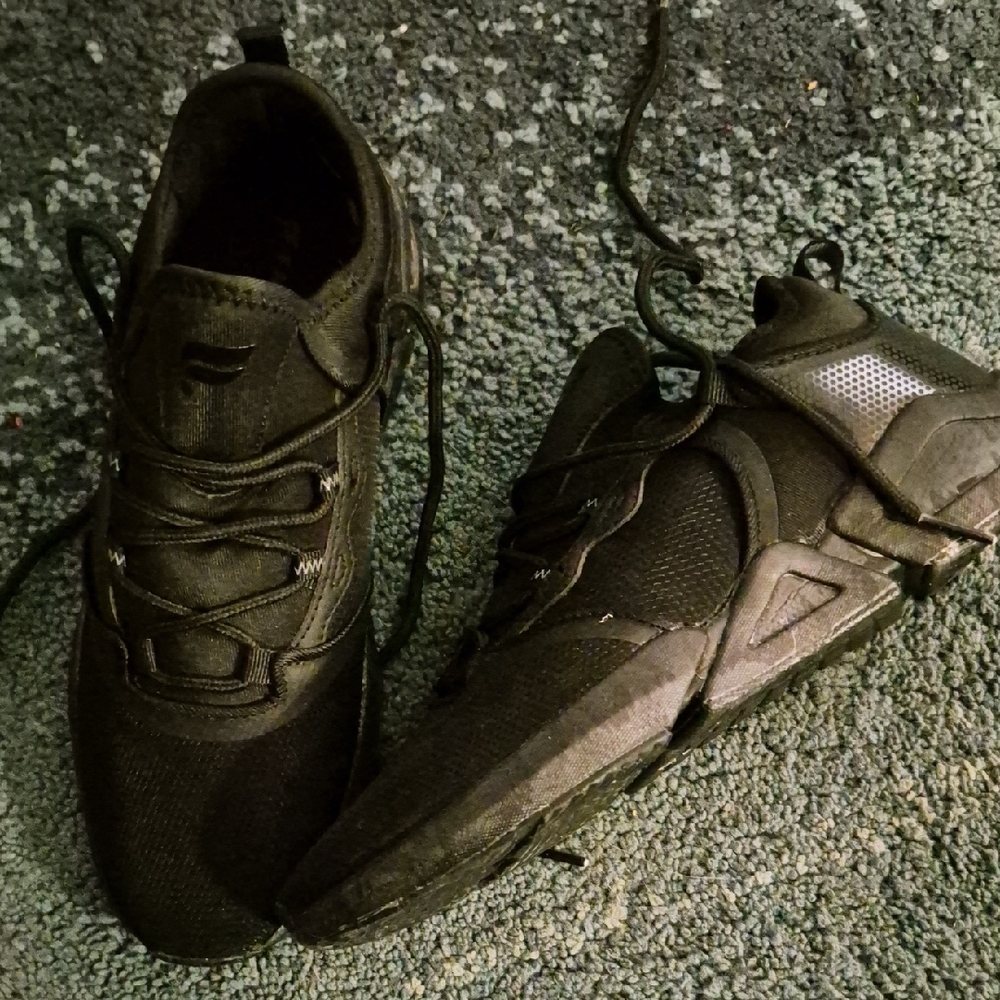 Women's Fabletics Black Athletic Shoes..NEW WITHOUT TAGS..size 9